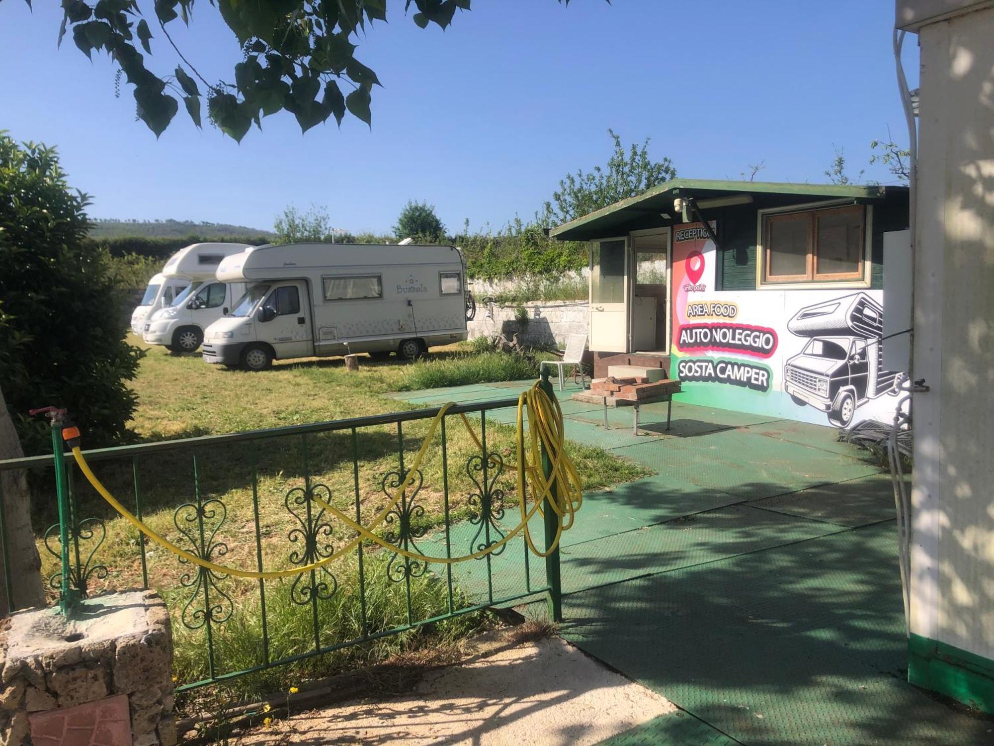 Sosta Camper E Roulott L'amour Camping